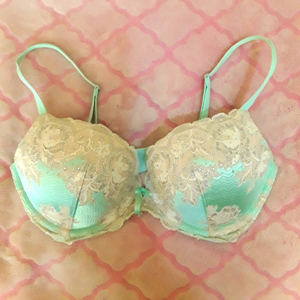 VICTORIA'S SECRET 36D BRA💚VERY SEXY PUSHUP STYLE RHINESTONES LACE🧚‍♀️MINT